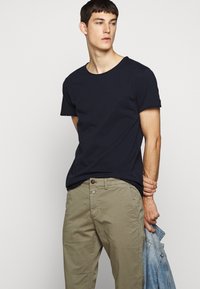 DRYKORN KENDRICK - T-shirt básica - navy