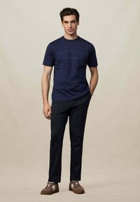 Hackett London Triko s potiskem - ink blue