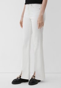 s.Oliver Pantalon classique - weiß