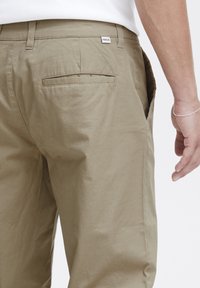 Solid SDJOE REGULAR FIT - Chino - tree house