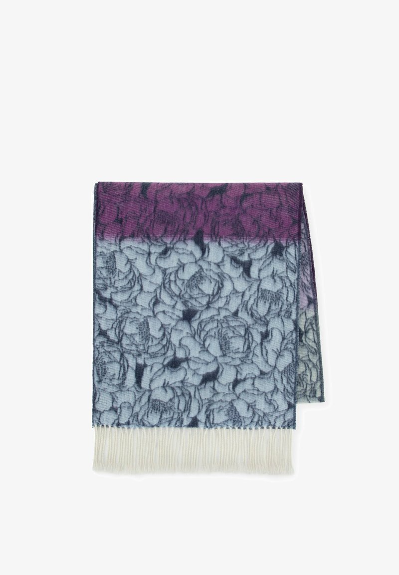 Bufanda con estampado floral que presenta un degradado de púrpura intenso a azul claro, con bordes flecados, textura suave y diseños de rosas intrincados.