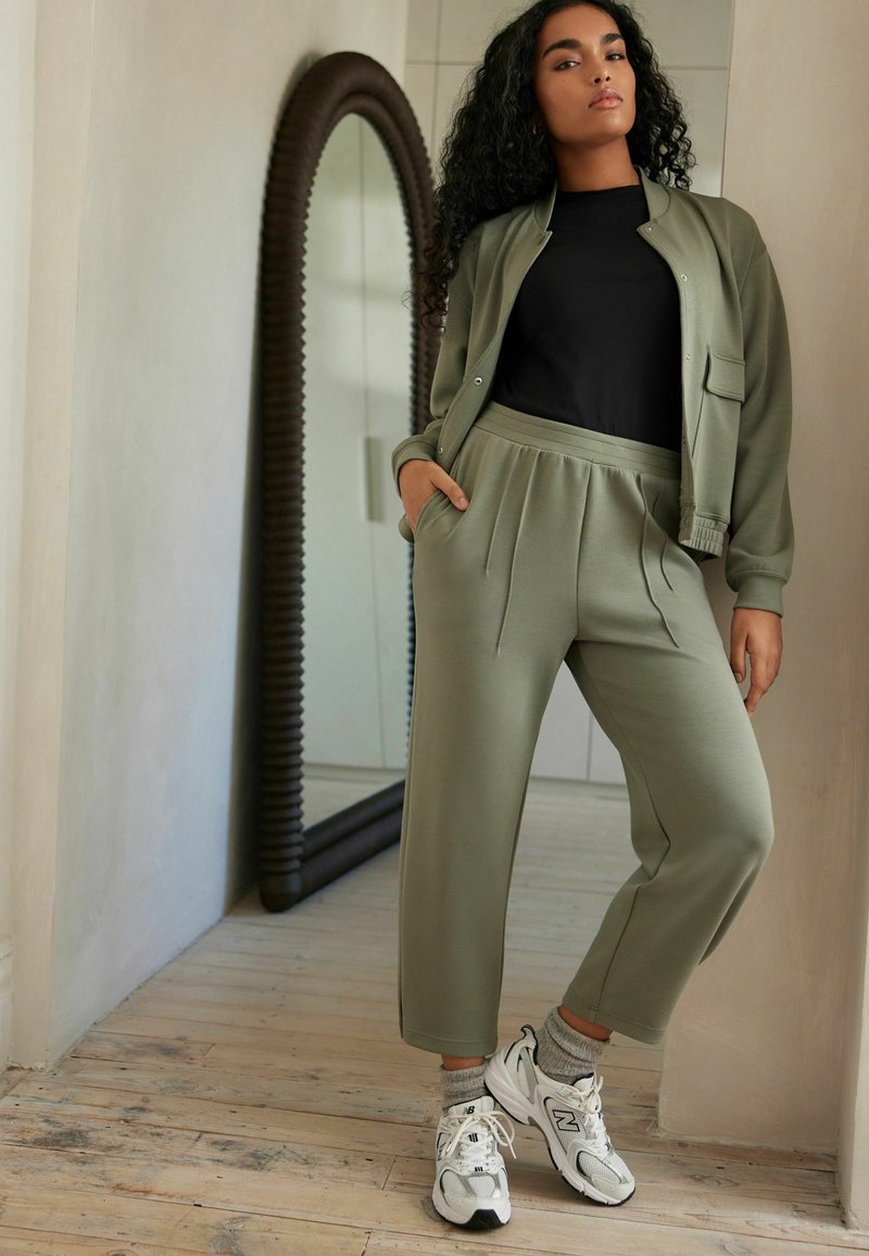 Next REGULAR FIT - Teplákové kalhoty - khaki green