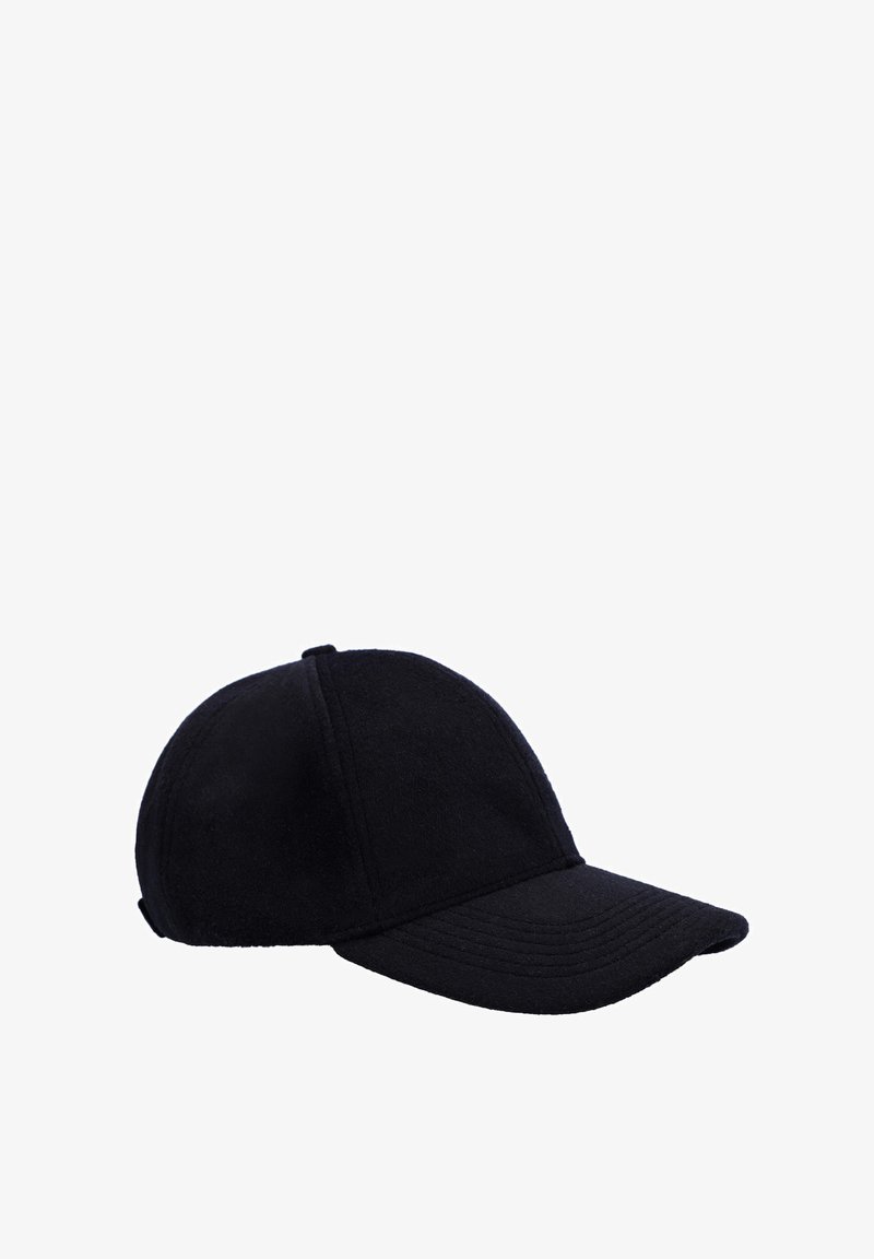 Czarna czapka z wełny o wyraźnej, ukształtowanej formie, z zakrzywionym daszkiem i detalami przeszyć. Teksturowane wykończenie nadaje jej miękki wygląd.