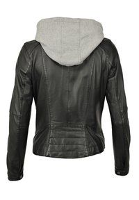 Schwarze Lederjacke mit einer grauen Kapuze, taillierte Passform, strukturierter Stoff, detaillierte Nähte und geknöpfte Bündchen.