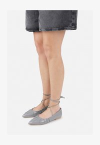 Valitud, digital grey