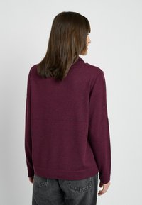 Lind - Sweter