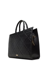 Sorte faux læder håndtaske med diamantstruktur, dobbelt håndtag, lynlåslukning og en lille gul accent på forsiden for detaljen.
