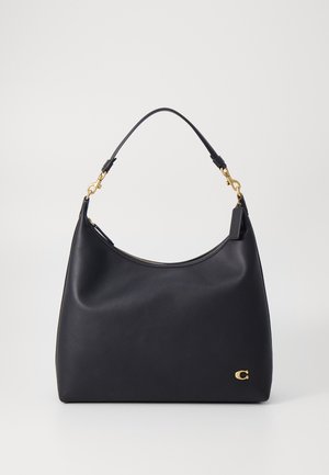 Zwarte leren handtas met een enkele bovenste handgreep, gouden hardware, ritssluiting en een klein gouden logo in de rechteronderhoek.