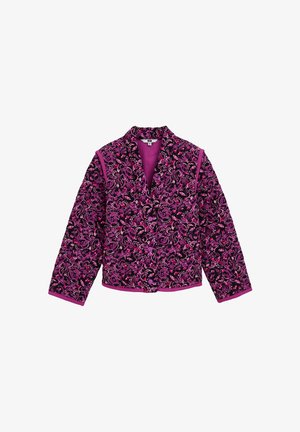 Fialová bunda so vzorom kvetov a kontrastnými ružovými akcentmi, s gombíkovým zapínaním a dlhými rukávmi. Vyrobená z texturovanej látky.