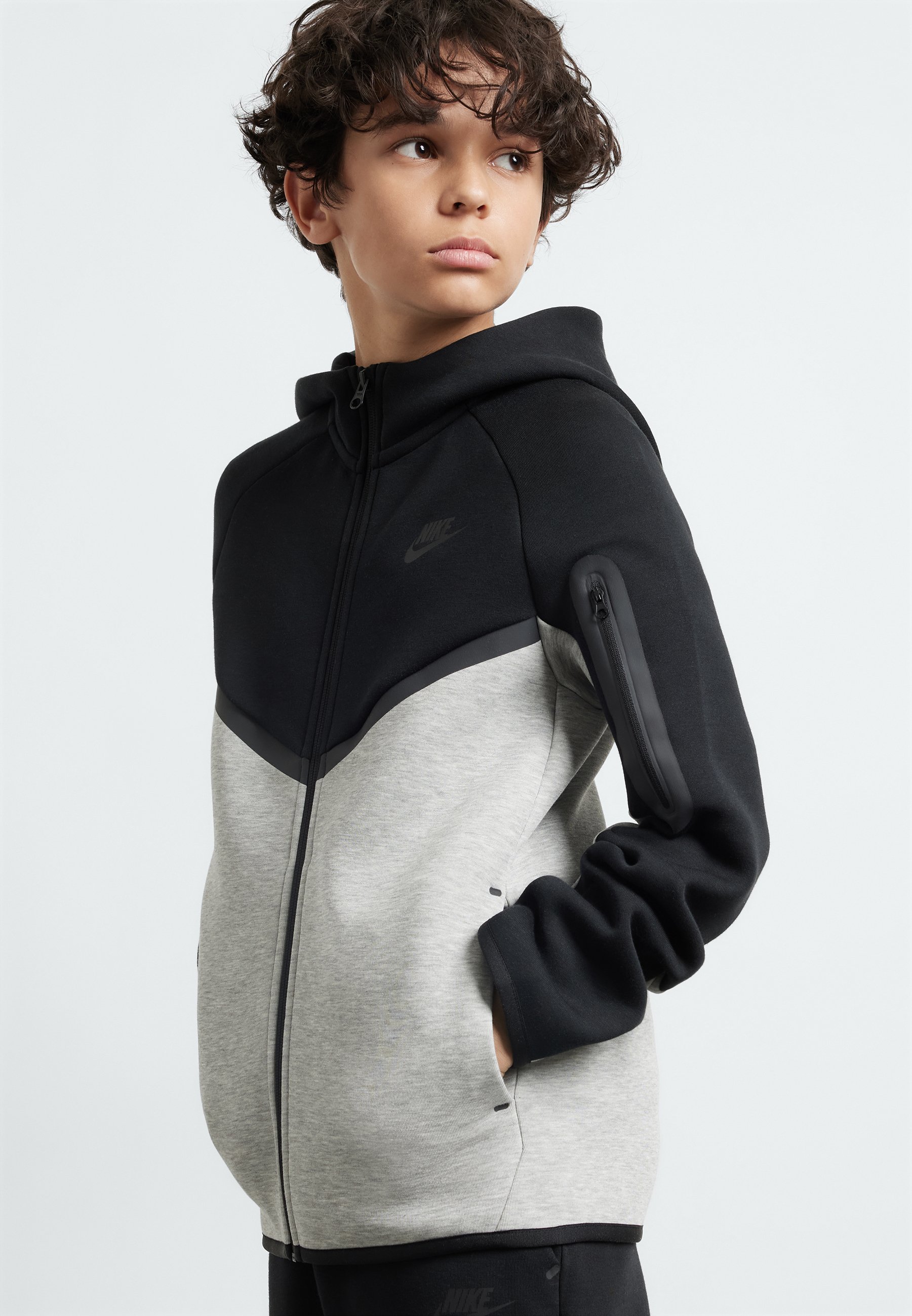 売れ筋商品|||ナイキ カーディガン レディース アウター Zip-up sweatshirt - dark grey/ black NIKE | カーディガン ブラック レディース | YOOX