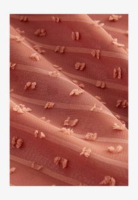 Ei valittu, pink rust