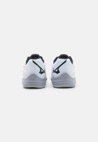 Mizuno THUNDER BLADE Z - Zapatillas de voleibol - white/salsa/black