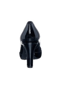 Czarna lakierowana skórzana szpilka z szpiczastym noskiem i smukłym obcasem. Gładka powierzchnia z połyskiem i subtelnymi detalami szwów.