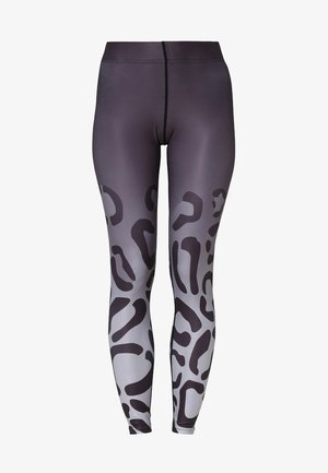 Sort sportsbh parret med grå tights med et mørkt abstrakt mønster. Tightsene har en glat, strækbar tekstur. Sorte atletiske sko.