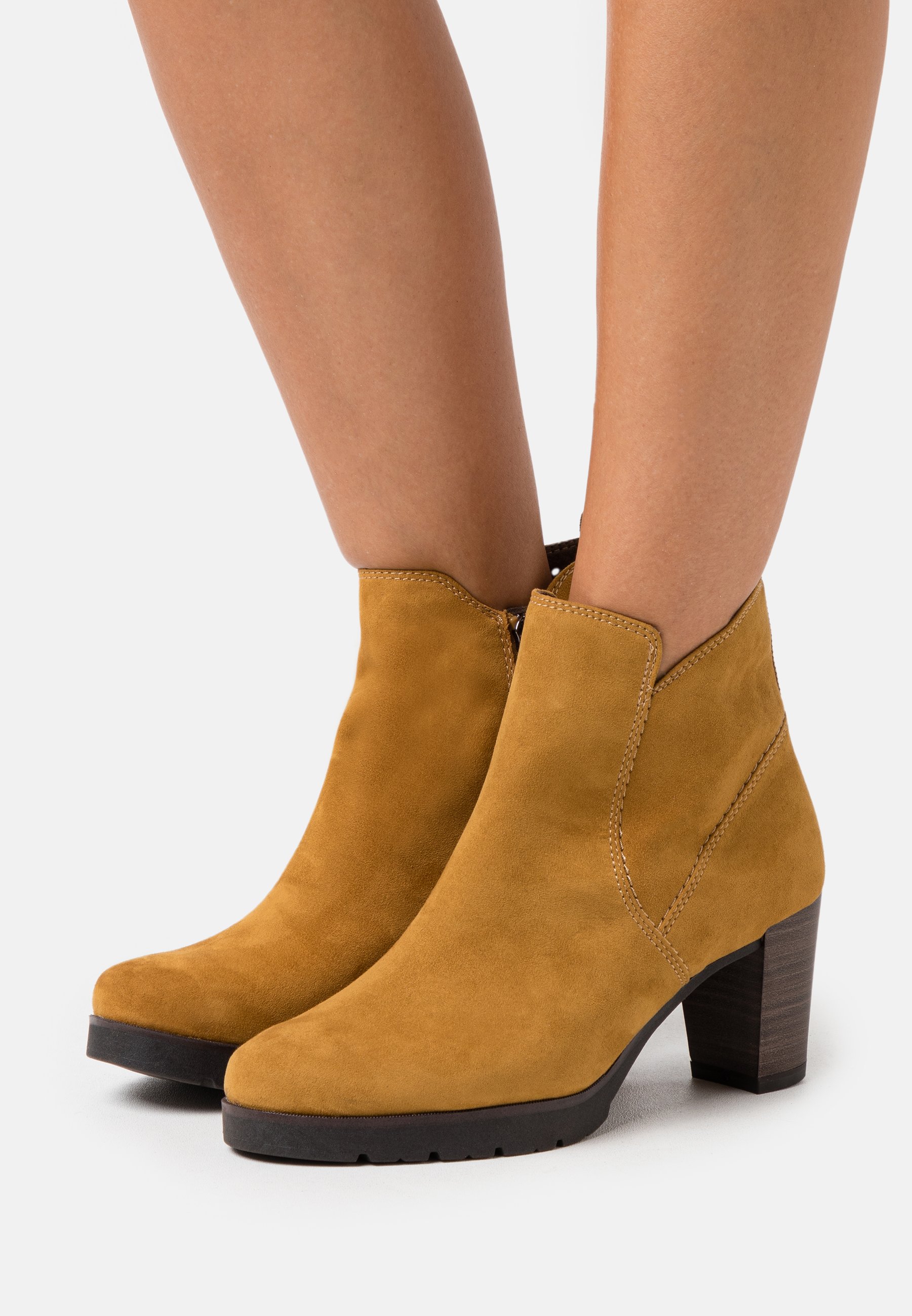 Tamaris dames laars lage hak cognac - Olthuis Schoenen