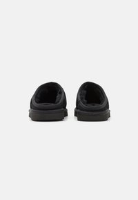 UGG CLASSIC SLIP ON UNISEX - Papuče - black