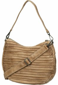 Beige leren schoudertas met een gestructureerd, geribd ontwerp, ritssluiting en een verstelbare riem met een metalen gesp en metalen accenten.