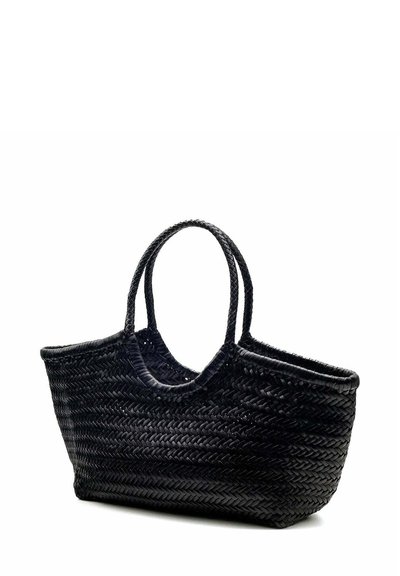 Sac fourre-tout noir tissé avec un haut incurvé, double poignées et surface texturée présentant un motif en chevrons. Conception spacieuse et robuste.
