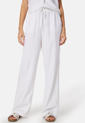 Witte, lichte linnen broek met een relaxte pasvorm, een koordsluiting in de taille en zijzakken. Gladde textuur met een rechte snit.