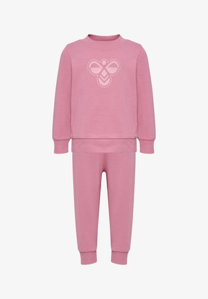 Lyserød bomulds træningsdragt med en langærmet top, der har et diskret logo-print, samt matchende tapered bukser med elastiske manchetter.