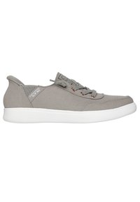 Sneaker in tela grigia con suola in gomma bianca, dotata di design con lacci, texture sottile e occhielli in metallo per i lacci.