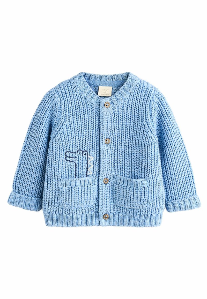Himmelblaues Strickcardigan mit rundem Ausschnitt, Knopfverschluss, zwei vorderen Taschen und einem gestickten Design auf der linken Tasche.