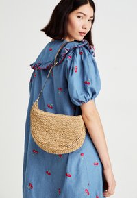PCAMANDA SUMMER BUMBAG - Sac bandoulière - nature/cognac