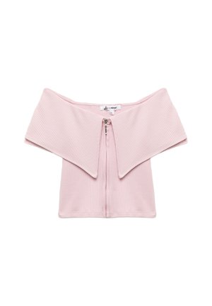 Kurzes, pinkfarbenes, geripptes Crop-Top mit schulterfreiem Design, ausgestattet mit einem Reißverschluss auf der Vorderseite und weitem Kragen. Glatte Textur, minimalistischer Stil.