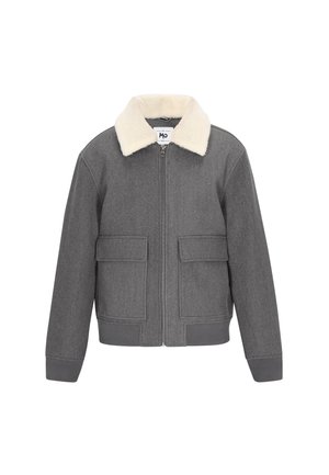 Szürke dzseki krémszínű műszőrme gallérral, cipzáras záródással, két elülső zsebbel, valamint bordázott mandzsettával és aljjal. Puha, texturált anyag.