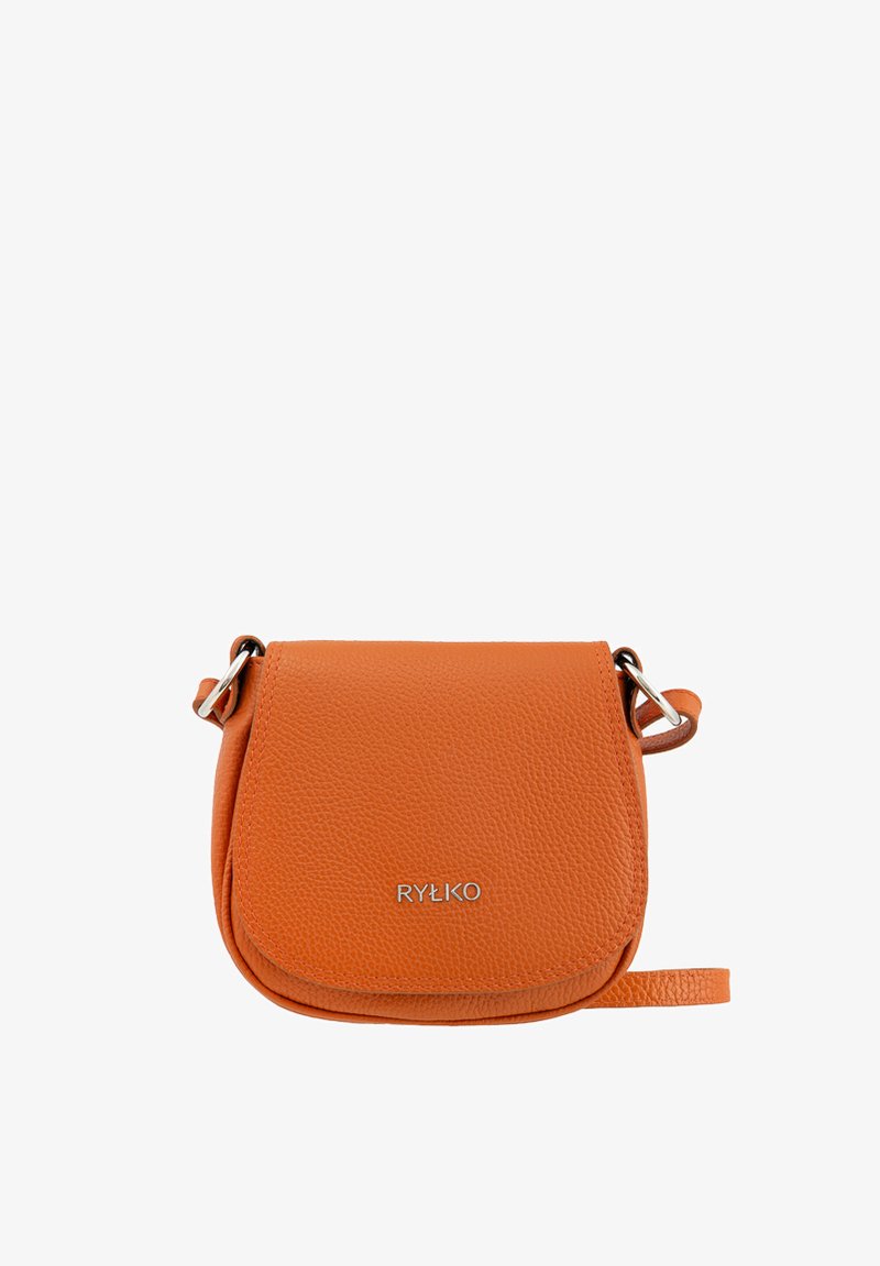 Borsa a tracolla in pelle arancione con finitura testurizzata, pattina arrotondata, tracolla regolabile e accessori in tonalità argentata. Logo RYLKO sul davanti.