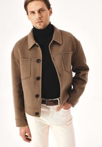 Kazar SORROSS - Curea - brown