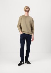 Only & Sons ONSLOOM BOX - Blugi slim fit - dark blue denim
