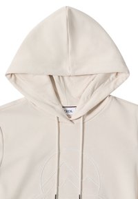 Kremowy hoodie z dużym, płaskim kapturem. Posiada biały haftowany wzór górski oraz sznurki. Miękka, teksturowana tkanina.