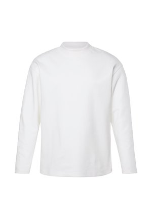 Camicia bianca a maniche lunghe con colletto alto, realizzata in un tessuto liscio. Presenta spalle basse e una vestibilità morbida, design minimalista.
