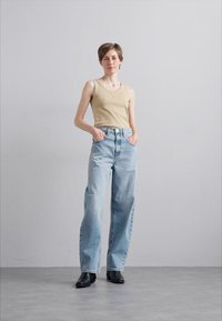 FRAME LONG BARREL - Relaxed fit jeans - light-blue