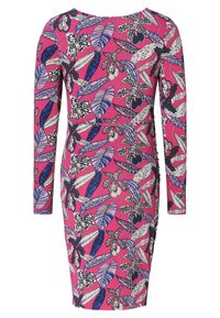 Robe ajustée à manches longues de couleur rose vif, ornée d'un motif floral et de feuilles en bleu, noir et blanc. Tissu extensible, col rond.