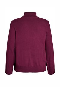 Burgundowy sweter z wysokim dekoltem, długimi rękawami i prążkowanymi mankietami. Gładka tekstura z bocznymi rozcięciami u dołu, zapewniającymi swobodę ruchów.