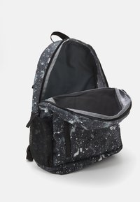 Nike Sportswear CAT UNISEX SET - Ghiozdan - smoke grey/black