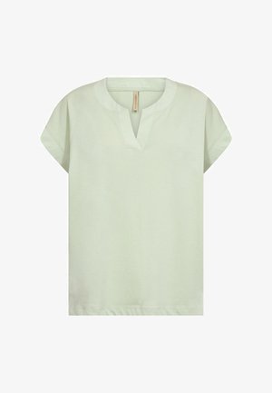 Hele rohelise lühikeste varrukatega särk ümarate kaelusega ja ees V-kujulise sälguga, lahtise lõikega, tehtud pehmest kangast.