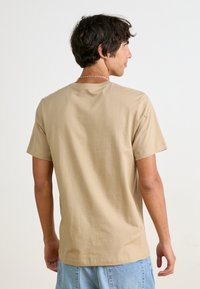 Nike Sportswear CLUB TEE - Navadna majica - khaki