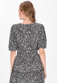 myMo Bluse - black white