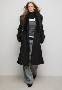 Stradivarius LONG WITH DETAIL - Klassisk frakke - black