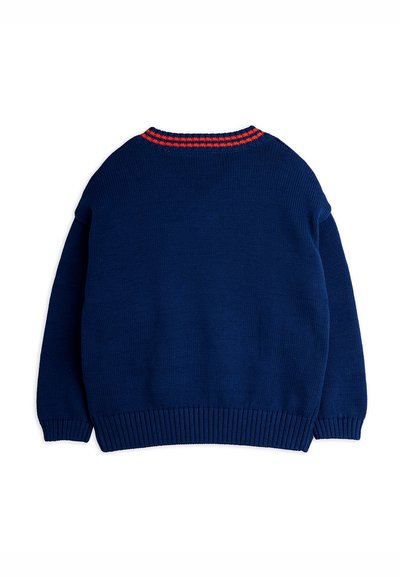 Σκούρο μπλε πλεκτό πουλόβερ, με ριγέ κόκκινο και άσπρο ριμπ κολλάρο, σε χαλαρή γραμμή και με ριμπ μανσέτες και τελείωμα.