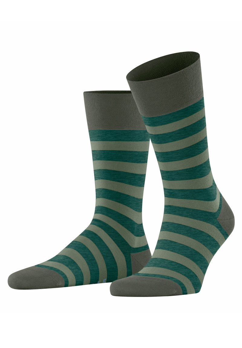 Grün- und grau gestreifte Socken mit einem gerippten Bund. Sie verfügen über breite horizontale Streifen und eine verstärkte Zehenpartie. Hergestellt aus einem weichen, strukturierten Stoff.