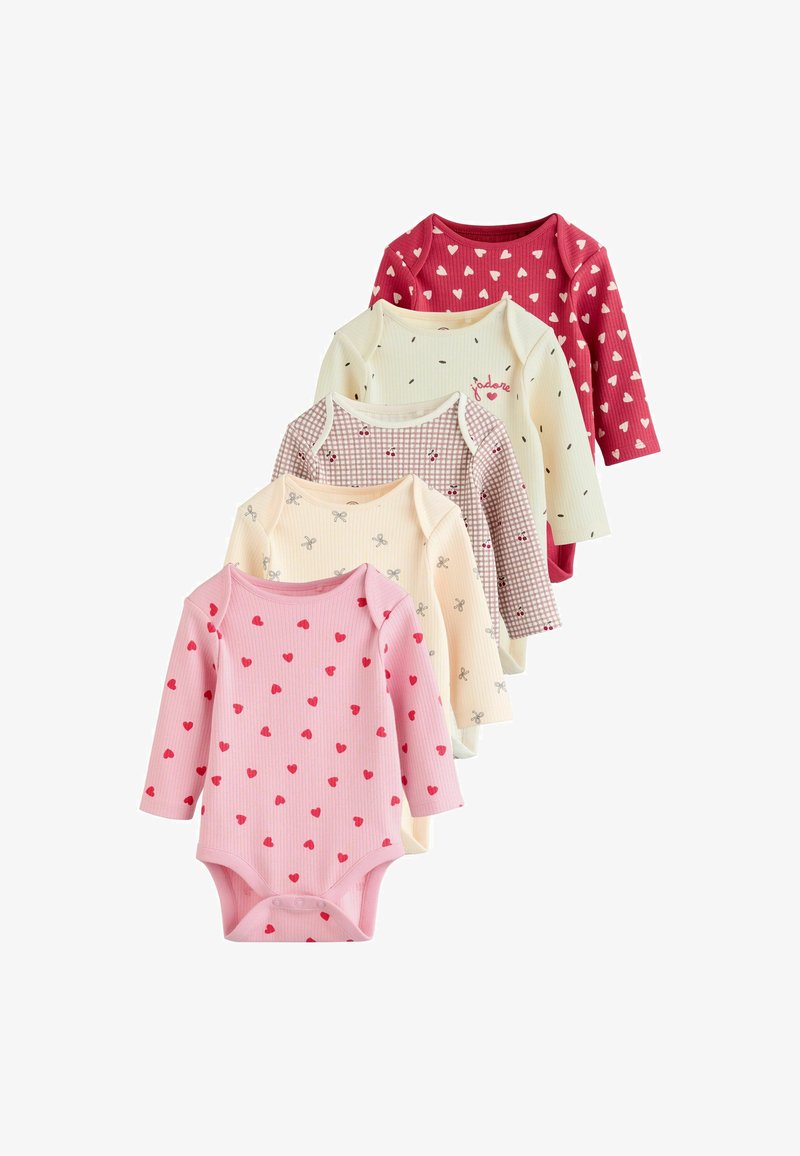 Fünf langärmlige Baby-Bodysuits in Pink, Creme, Hellgelb, kariert und Rot, jeweils mit unterschiedlichen Herz-, Schleifen- oder Kirschmustern.