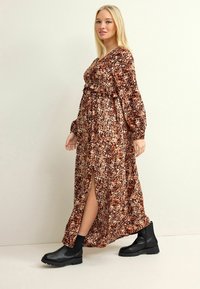 Next MATERNITY - Vestito lungo - animal print