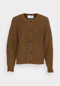 Brun stickad cardigan gjord av mjukt material, med rund hals, långa ärmar och sex svarta knappar framtill.