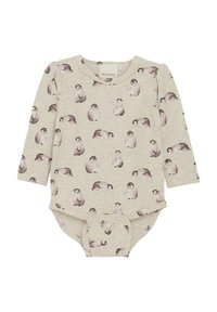 Långärmad bodysuit i ljus beige med lila pingvinmönster, strukturerad tygkvalitet och tryckknappar i botten. Dekorerad halsringning.