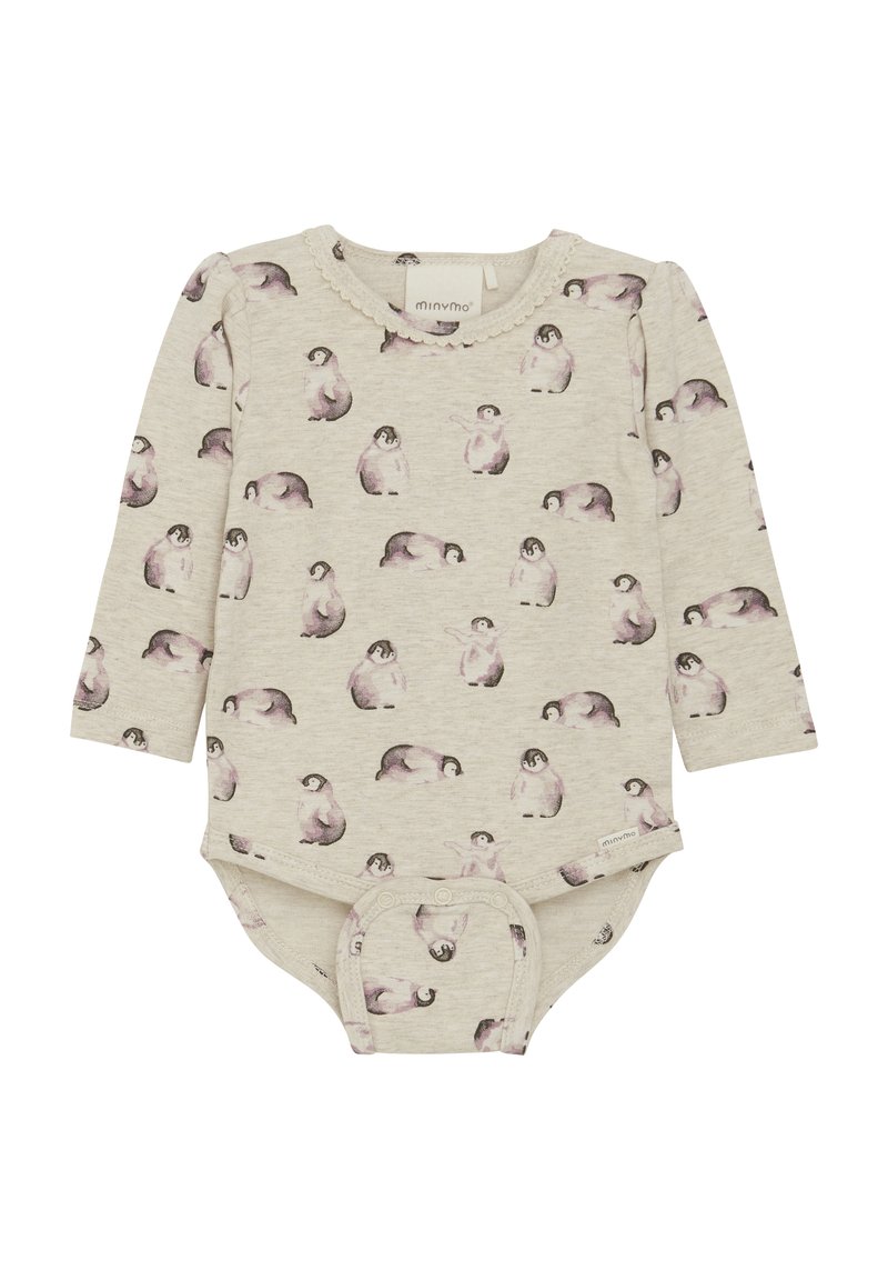 Långärmad bodysuit i ljus beige med lila pingvinmönster, strukturerad tygkvalitet och tryckknappar i botten. Dekorerad halsringning.