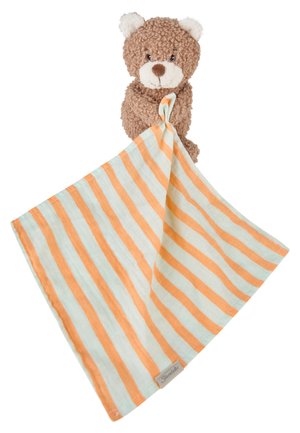 Brauner Teddybär, befestigt an einer weichen quadratischen Decke mit orange-weißen Streifen, der die Ecke in einem Knoten hält.